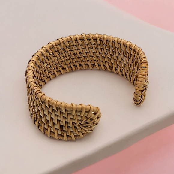 ποΈ Rattan Handmade π«Ά Cuff Bracelet - Picture 4 of 4